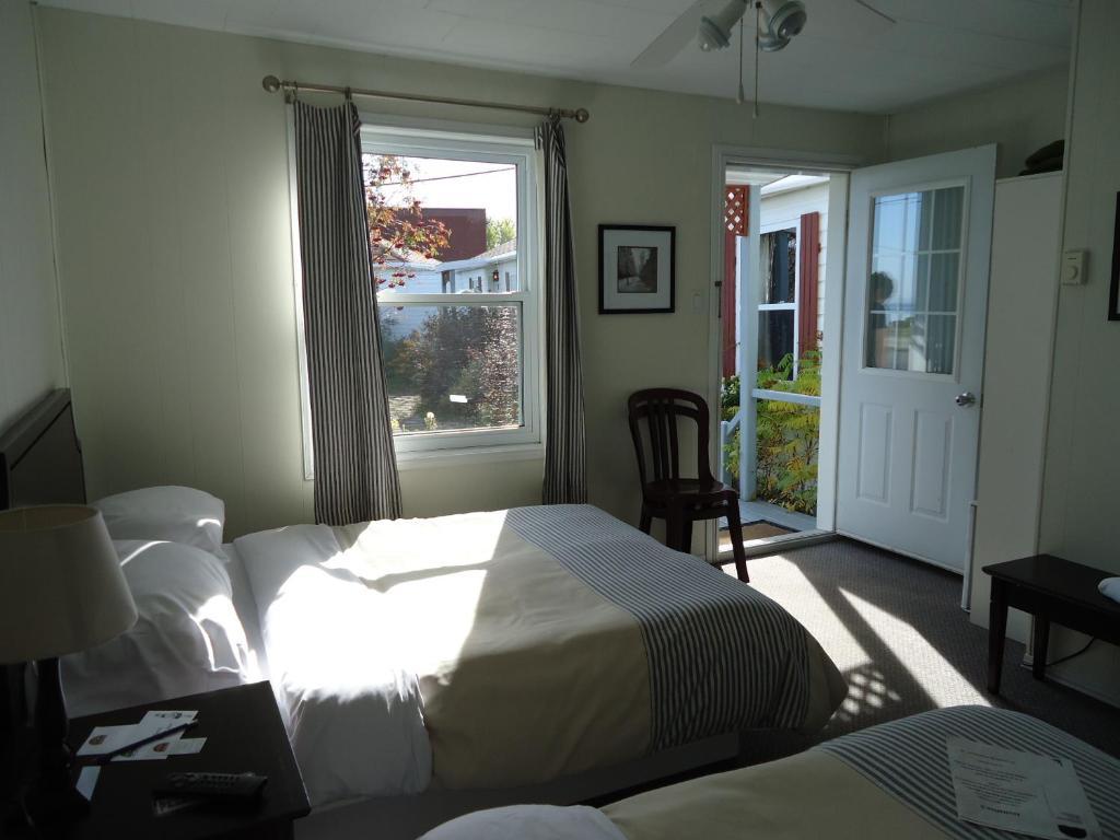 Hotel-Motel Baie-Ste-Catherine Exterior photo